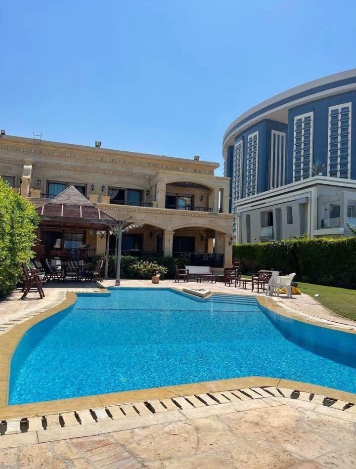 فيلا مميزه للإيجار بمارينا 7 صف اول بحر بحمام سباحه كبير و7 غرف ماستر ومكيفه