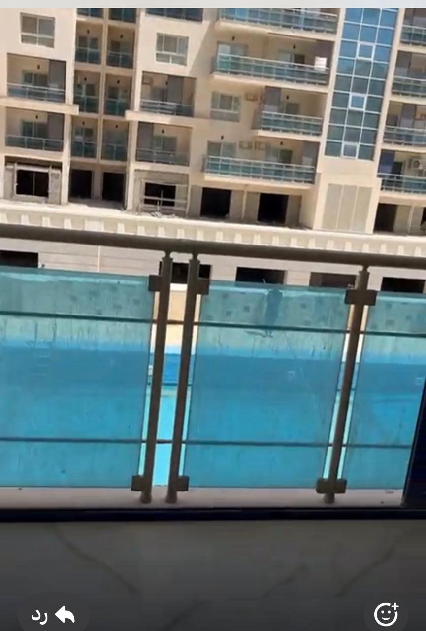 شاليه دور اول مطل على حمام السباحة photo 2