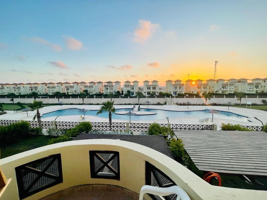 متاحه فيلا  في stella Heights سيدي عبد الرحمن  مكيفه بالكامل و امام البسين علي طول و قريبه من البحر