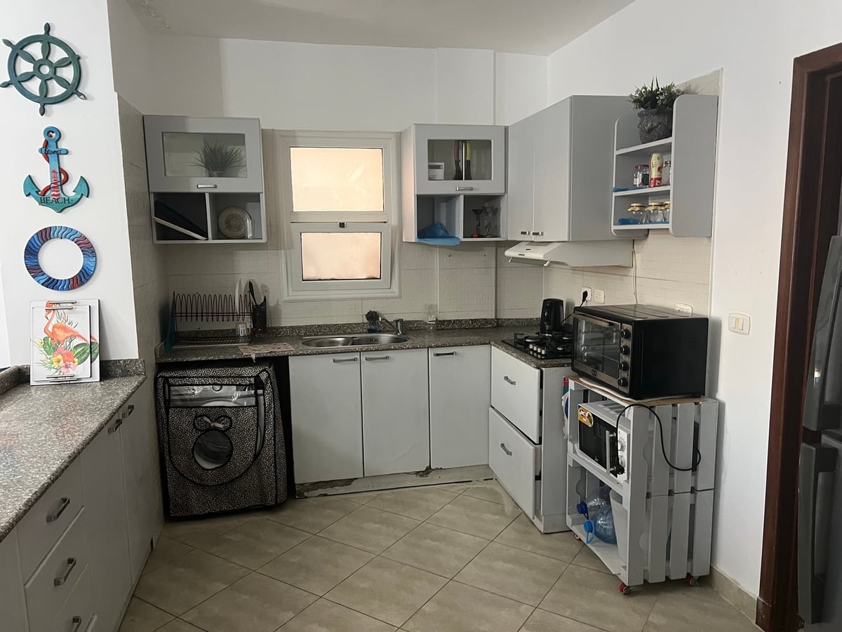 Triplex  4 rooms  4 bathrooms  3 floors  First floor reception, kitchen, travel, photo 3