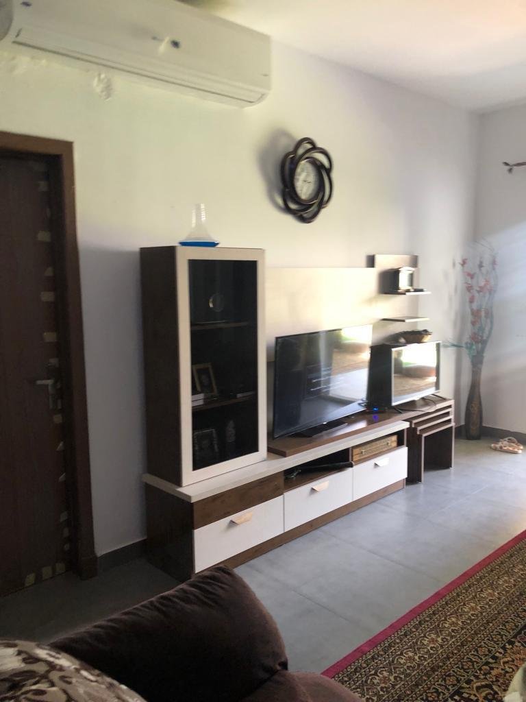 شاليه ارضي ٣ غرف ٢ حمام مكيف بالكامل