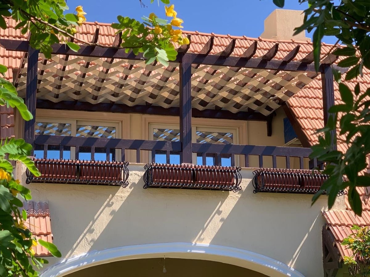Charming Private Villa, 4th Row from the Sea + Golf Cart