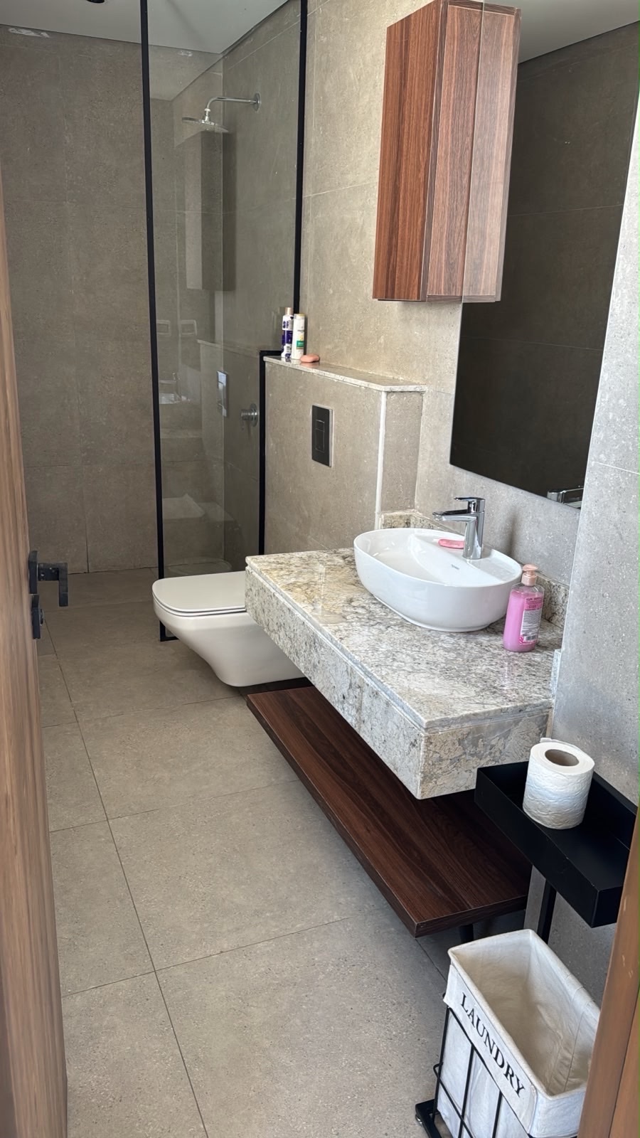 Penthouse  3 master bedrooms +nany 2nd floor hacienda west